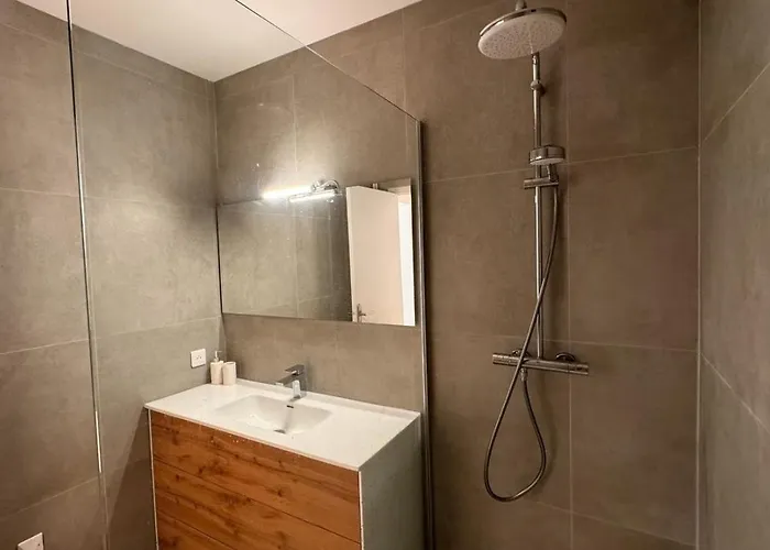 Elegant 3 Pieces, 2 Chambres, 4 Pers, Clim, Wi-fi, Proche Des Plages *